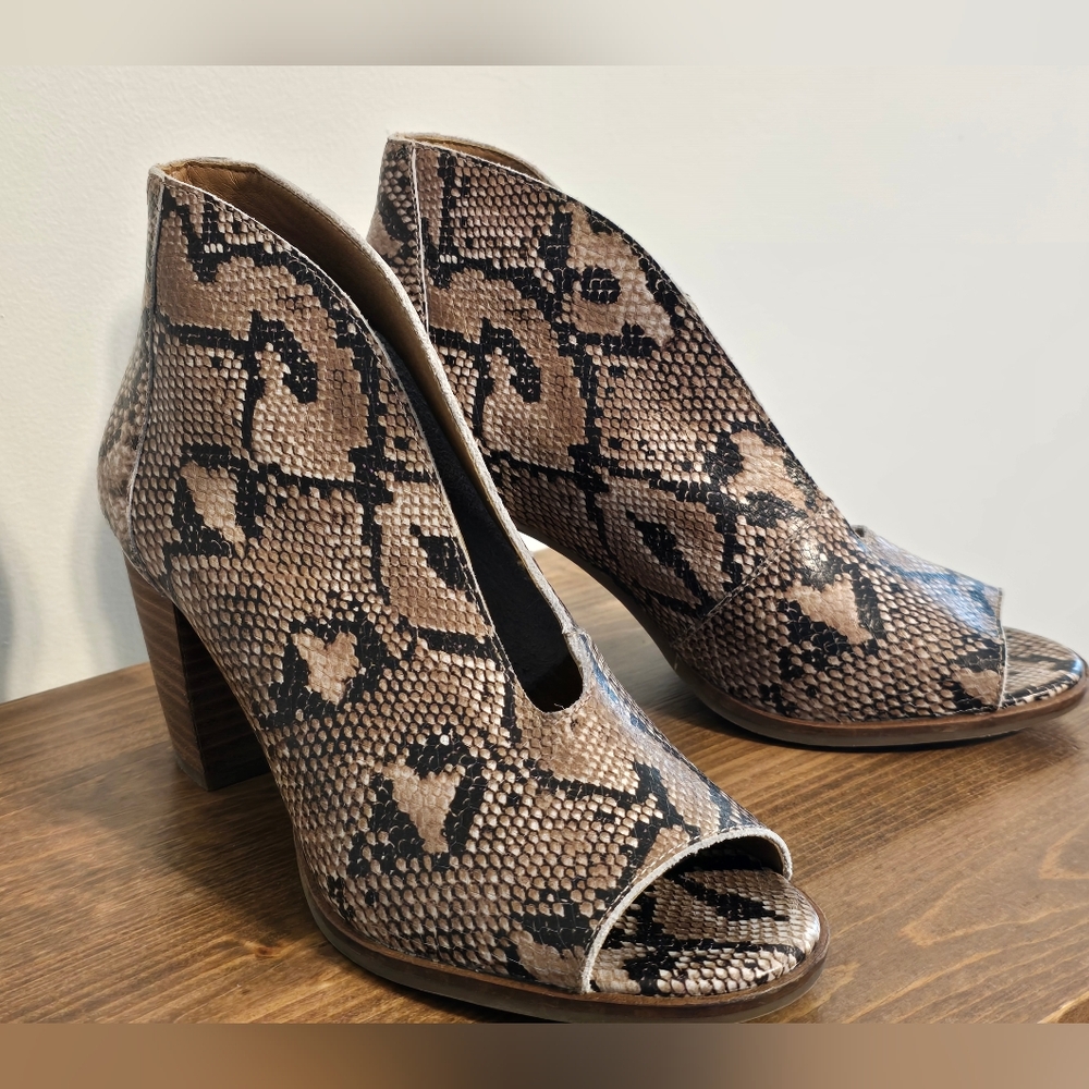 Lucky Brand Joal Shooties Snakeskin Women's Size 6.5M
